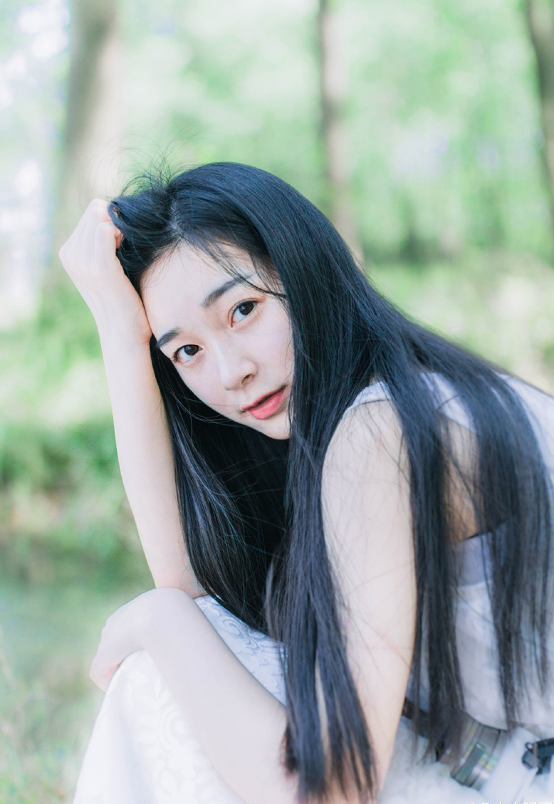 我想，一个人的过去，就像圣经上雅各的天梯一样，踏一步决不能上升到天国去。而人的过程，也是要一格一格的爬着梯子，才能到了某种高度。在那个高度上，满江风月，青山绿水，尽入眼前。这种境界心情与踏上第一步梯子而不知上面将是什么情形的迷惘惶惑是很不相同的。
